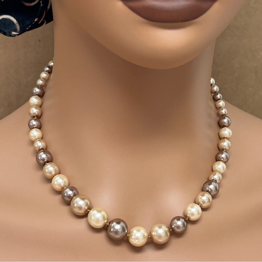 Classic Baroque Glass Pearl Necklace